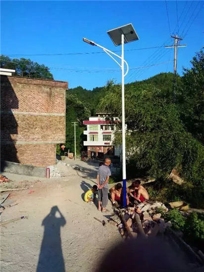 貴州興義條太陽(yáng)能路燈安裝